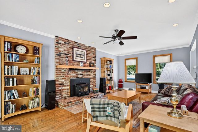 9 LOCKE CT, Ewing, NJ 08628