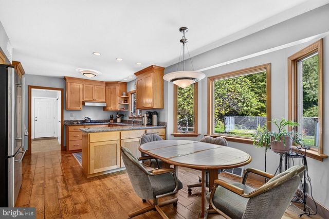 9 LOCKE CT, Ewing, NJ 08628
