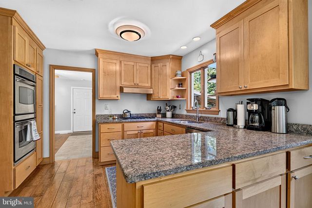 9 LOCKE CT, Ewing, NJ 08628