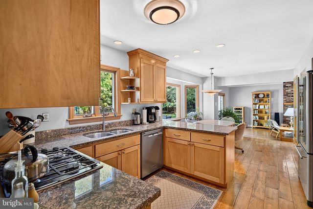 9 LOCKE CT, Ewing, NJ 08628