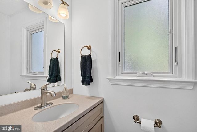 9 LOCKE CT, Ewing, NJ 08628