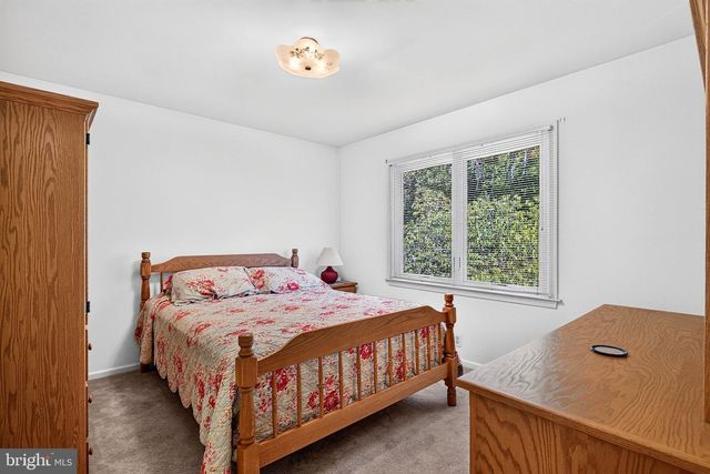 9 LOCKE CT, Ewing, NJ 08628