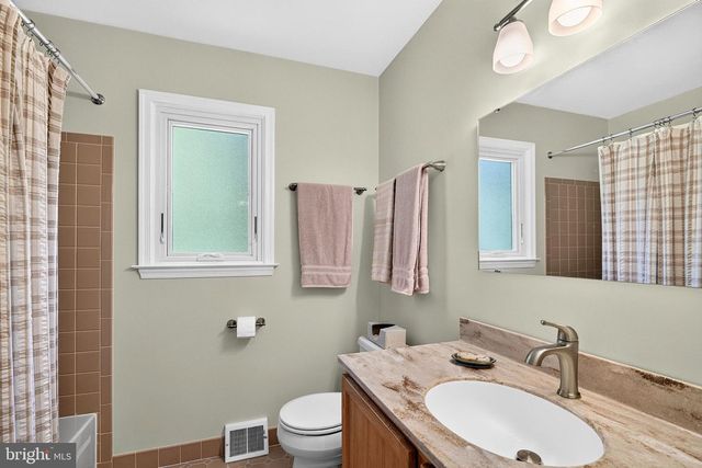 9 LOCKE CT, Ewing, NJ 08628