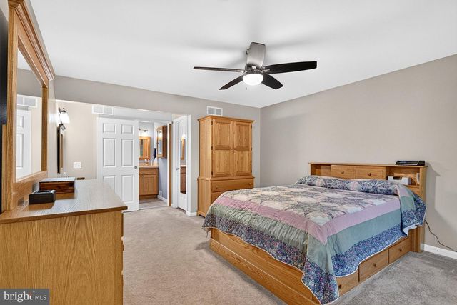 9 LOCKE CT, Ewing, NJ 08628