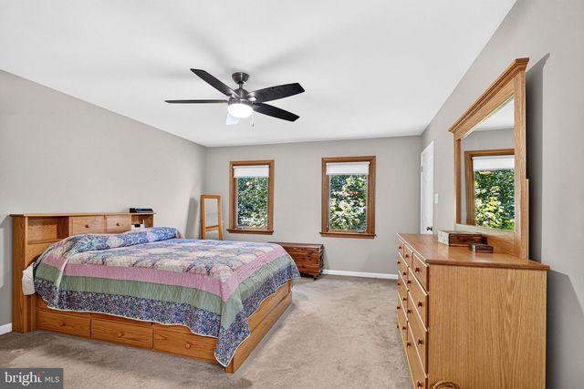 9 LOCKE CT, Ewing, NJ 08628