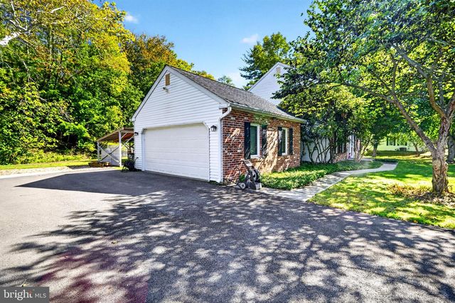9 LOCKE CT, Ewing, NJ 08628