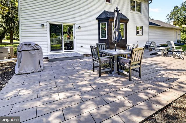 9 LOCKE CT, Ewing, NJ 08628