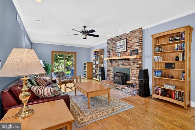 9 LOCKE CT, Ewing, NJ 08628