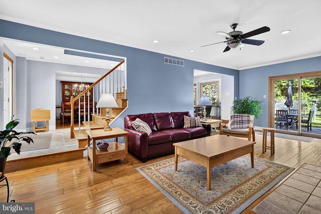 9 LOCKE CT, Ewing, NJ 08628