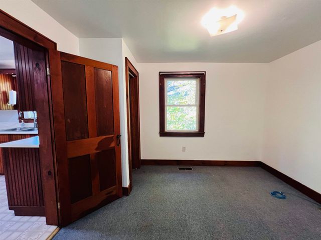 21 Ledge Road, Lyndon, VT 05851