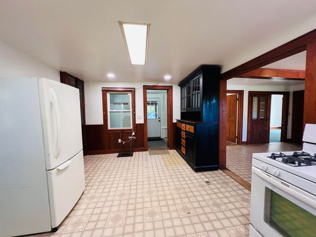 21 Ledge Road, Lyndon, VT 05851