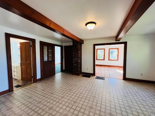 21 Ledge Road, Lyndon, VT 05851