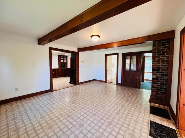 21 Ledge Road, Lyndon, VT 05851