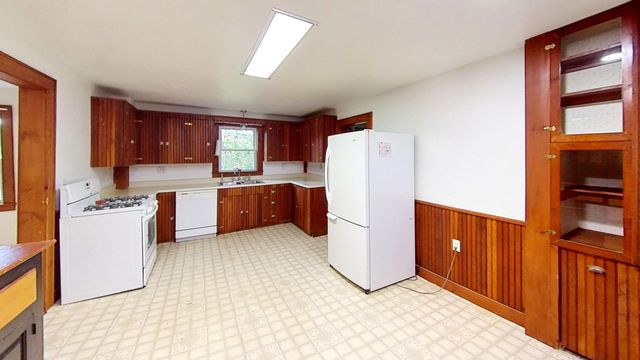 21 Ledge Road, Lyndon, VT 05851