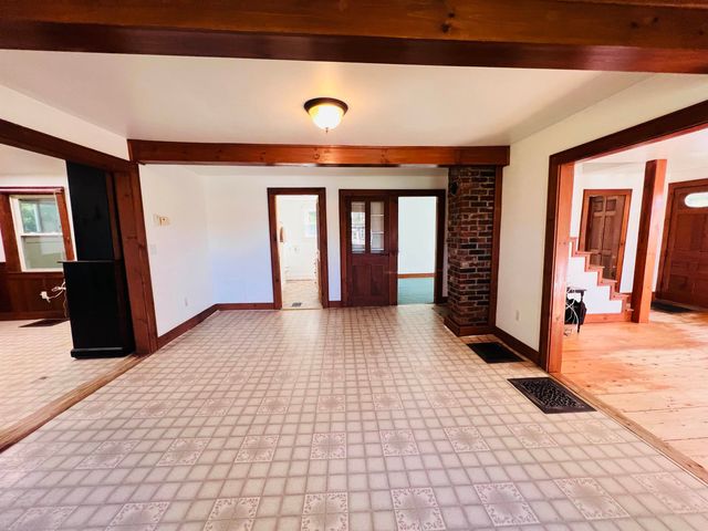 21 Ledge Road, Lyndon, VT 05851