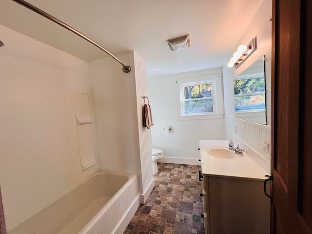 21 Ledge Road, Lyndon, VT 05851