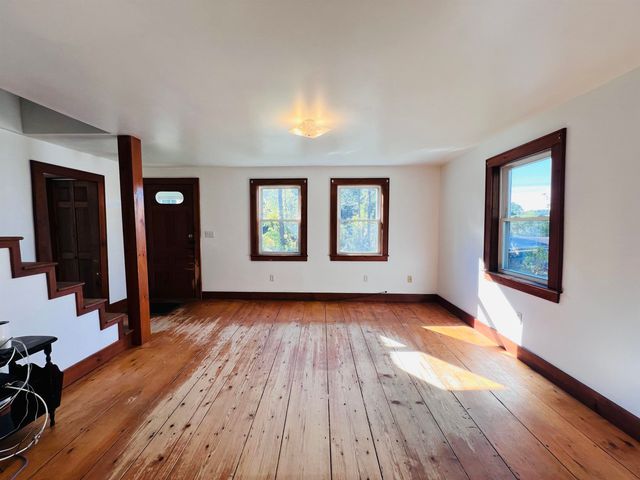 21 Ledge Road, Lyndon, VT 05851