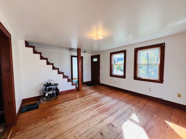 21 Ledge Road, Lyndon, VT 05851