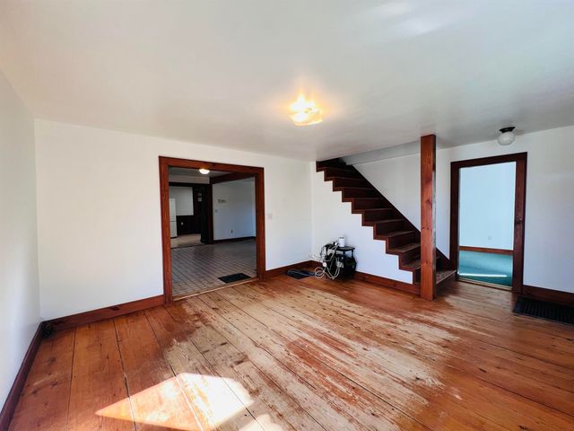 21 Ledge Road, Lyndon, VT 05851