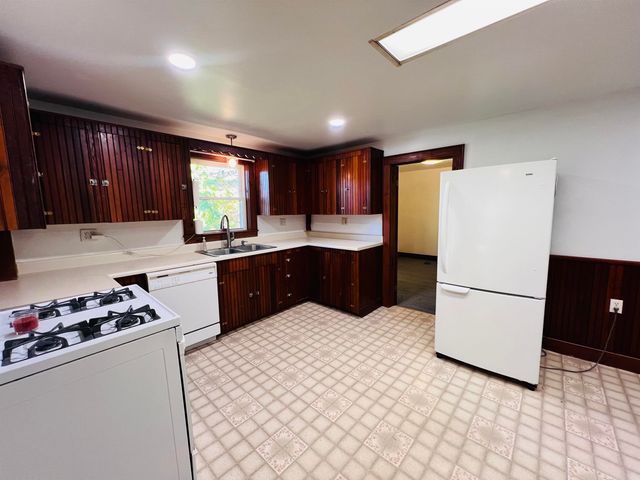 21 Ledge Road, Lyndon, VT 05851