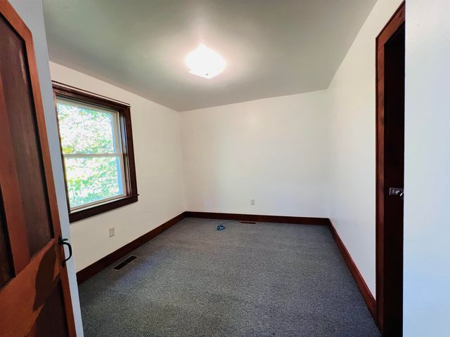 21 Ledge Road, Lyndon, VT 05851