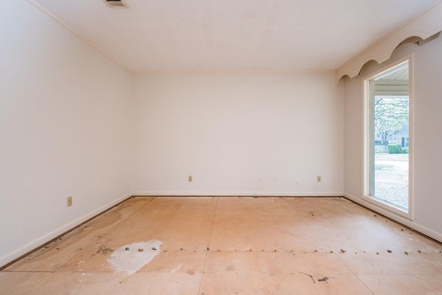 11 Crownpoint Road, Little Rock, AR 72227