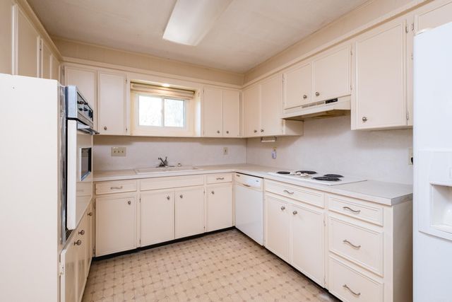 11 Crownpoint Road, Little Rock, AR 72227