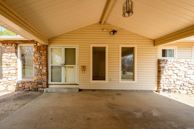 11 Crownpoint Road, Little Rock, AR 72227