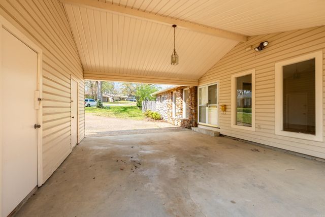 11 Crownpoint Road, Little Rock, AR 72227