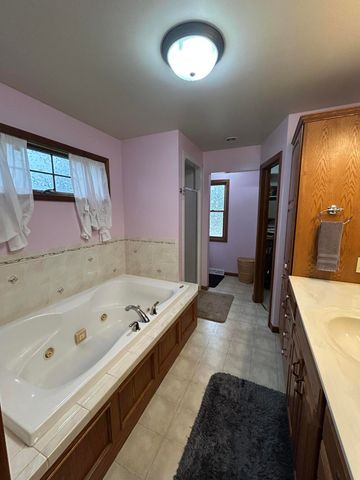8876 N Lilac Street, Demotte, IN 46310
