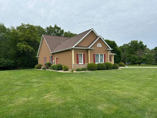 8876 N Lilac Street, Demotte, IN 46310