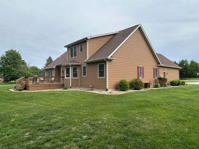 8876 N Lilac Street, Demotte, IN 46310