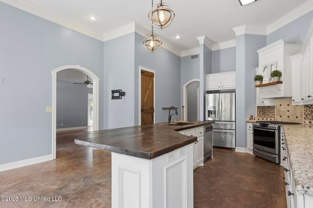 157 Lake Hill Drive, Flora, MS 39071