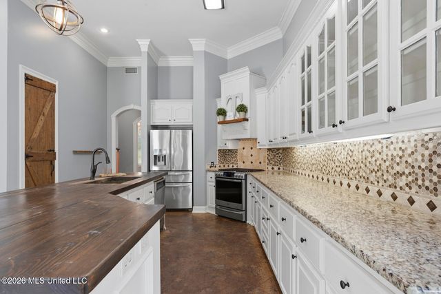 157 Lake Hill Drive, Flora, MS 39071