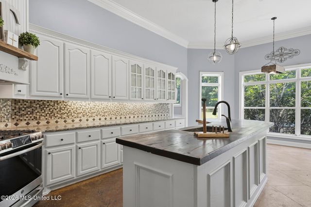 157 Lake Hill Drive, Flora, MS 39071