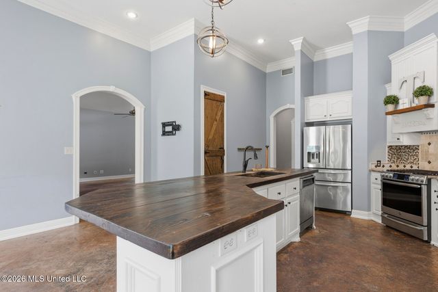 157 Lake Hill Drive, Flora, MS 39071