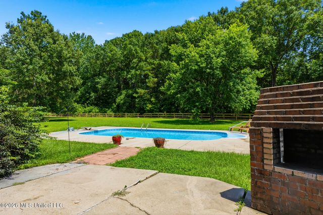 157 Lake Hill Drive, Flora, MS 39071