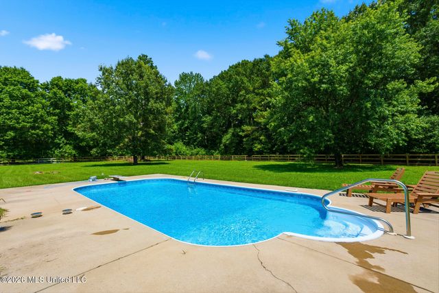 157 Lake Hill Drive, Flora, MS 39071