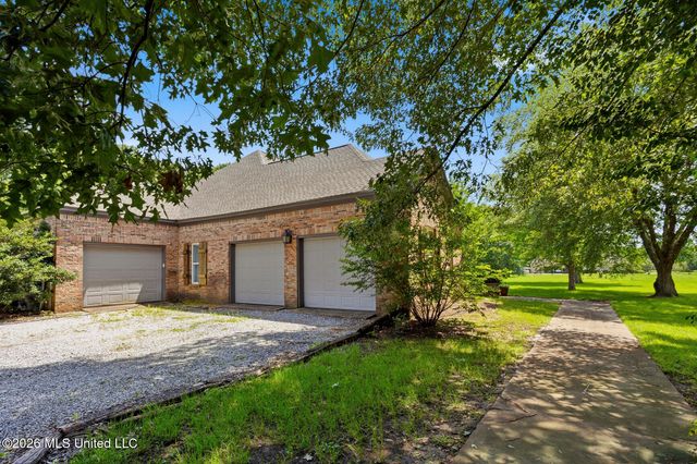 157 Lake Hill Drive, Flora, MS 39071