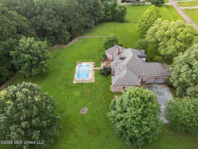 157 Lake Hill Drive, Flora, MS 39071