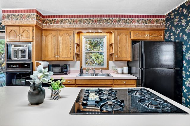 18555 E Highway 32, Stockton, MO 65785