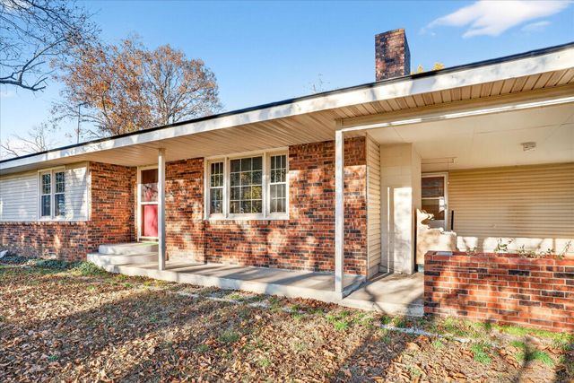 18555 E Highway 32, Stockton, MO 65785