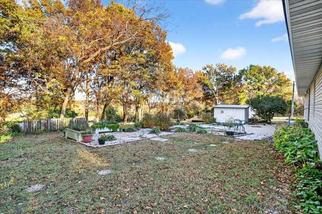 18555 E Highway 32, Stockton, MO 65785