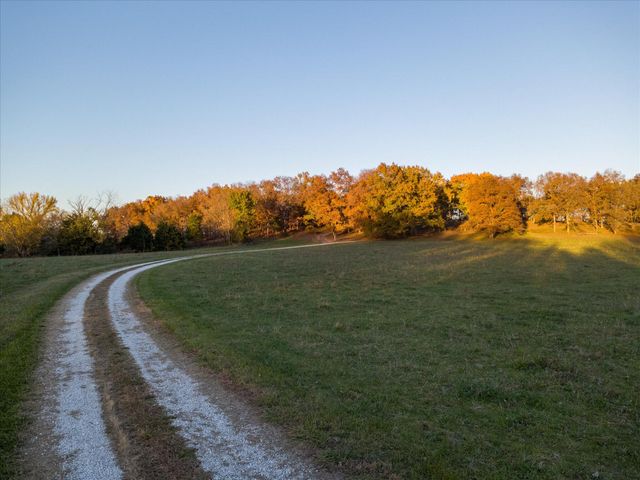 18555 E Highway 32, Stockton, MO 65785