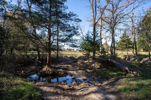 18555 E Highway 32, Stockton, MO 65785