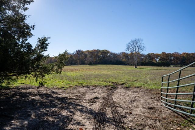 18555 E Highway 32, Stockton, MO 65785