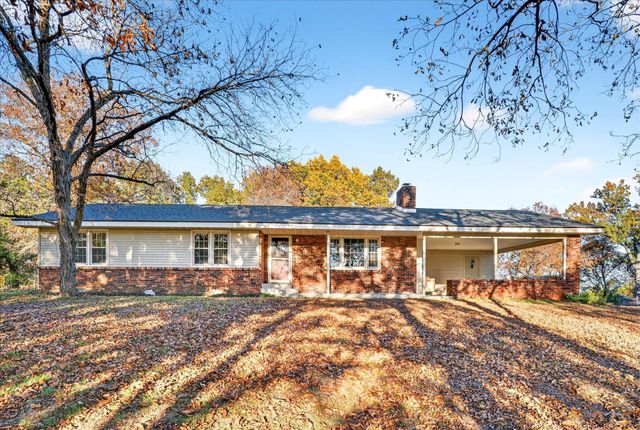 18555 E Highway 32, Stockton, MO 65785