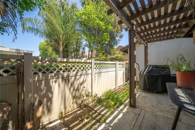 3707 Calle Curacso, Riverside, CA 92503