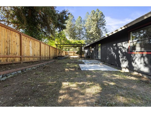 15856 Sw SUNSET Ct, Sherwood, OR 97140