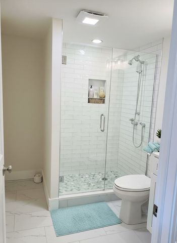 9 Crestway Rd, Boston, MA 02128